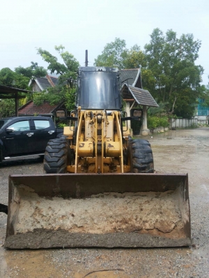 รถตัก CAT 910E.  ( 2 เพลา. )    สนใจติดต่อ   081 - 6079515