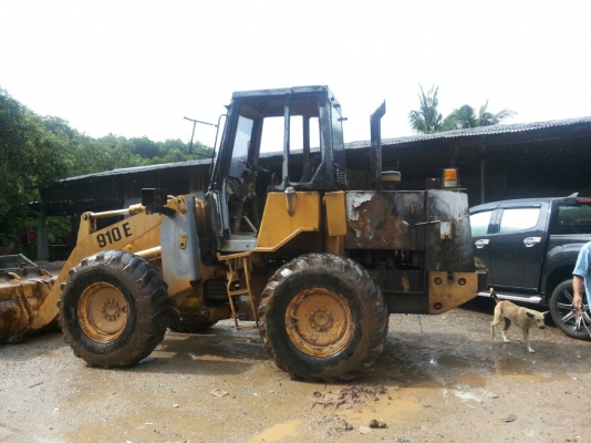รถตัก CAT 910E.  ( 2 เพลา. )    สนใจติดต่อ   081 - 6079515