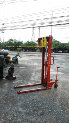 ===== Sold Out!! ===== สแตคเกอร์ แฮนด์ลิฟ 1000 KG.ยกสูง 180 CM. งายาว 160 CM. สภาพใหม่ สวยสดแน่น พร้อมใช้งานครับ!!