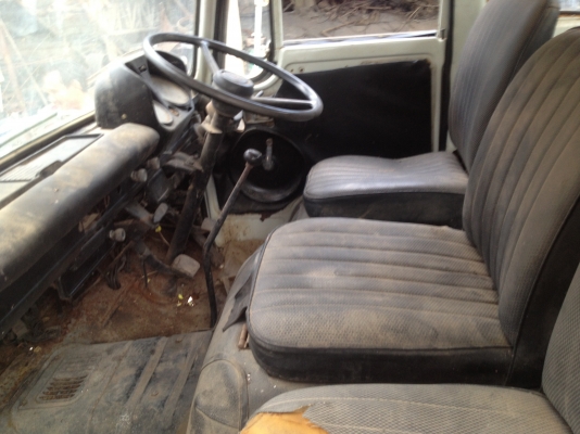 ขายรถ 6 ล้อ สเปร์ยาง  เล่มทะเบียนพร้อมโอน (แถมไม้กวาด+โรยหิน รวม3 รายการ