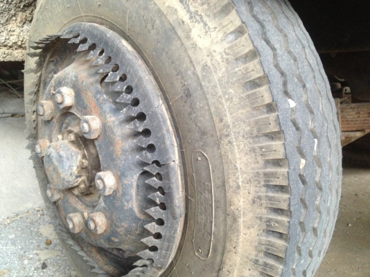 ขายรถ 6 ล้อ สเปร์ยาง  เล่มทะเบียนพร้อมโอน (แถมไม้กวาด+โรยหิน รวม3 รายการ