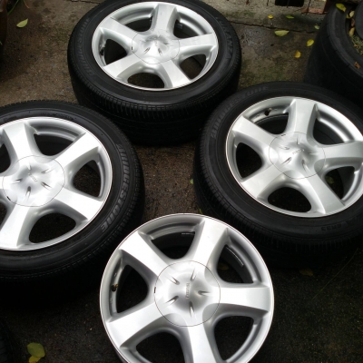 ล้อ isuzu ขอบ 17 6รูพร้อมยางชุดละ8500