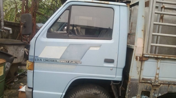 รถอีซูซู 6 ล้อ รั้ว NKR 110 แรงม้า. / รถอีซูซุ 6 ล้อ รั้ว KM779.  117 แรงม้า.  ( มีขาย 2 คัน. )      สนใจติดต่อ   081 - 6079515