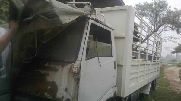 รถอีซูซู 6 ล้อ รั้ว NKR 110 แรงม้า. / รถอีซูซุ 6 ล้อ รั้ว KM779.  117 แรงม้า.  ( มีขาย 2 คัน. )      สนใจติดต่อ   081 - 6079515