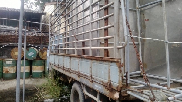 รถอีซูซู 6 ล้อ รั้ว NKR 110 แรงม้า. / รถอีซูซุ 6 ล้อ รั้ว KM779.  117 แรงม้า.  ( มีขาย 2 คัน. )      สนใจติดต่อ   081 - 6079515