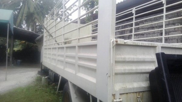 รถอีซูซู 6 ล้อ รั้ว NKR 110 แรงม้า. / รถอีซูซุ 6 ล้อ รั้ว KM779.  117 แรงม้า.  ( มีขาย 2 คัน. )      สนใจติดต่อ   081 - 6079515