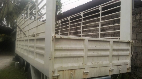 รถอีซูซู 6 ล้อ รั้ว NKR 110 แรงม้า. / รถอีซูซุ 6 ล้อ รั้ว KM779.  117 แรงม้า.  ( มีขาย 2 คัน. )      สนใจติดต่อ   081 - 6079515