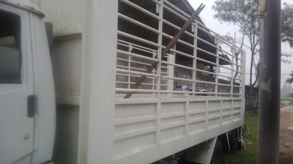 รถอีซูซู 6 ล้อ รั้ว NKR 110 แรงม้า. / รถอีซูซุ 6 ล้อ รั้ว KM779.  117 แรงม้า.  ( มีขาย 2 คัน. )      สนใจติดต่อ   081 - 6079515