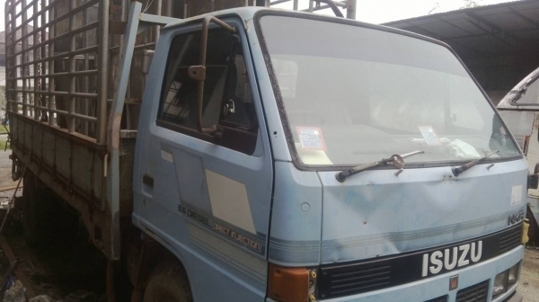 รถอีซูซู 6 ล้อ รั้ว NKR 110 แรงม้า. / รถอีซูซุ 6 ล้อ รั้ว KM779.  117 แรงม้า.  ( มีขาย 2 คัน. )      สนใจติดต่อ   081 - 6079515