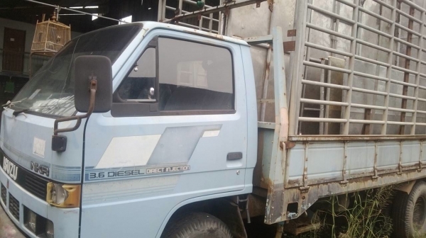 รถอีซูซู 6 ล้อ รั้ว NKR 110 แรงม้า. / รถอีซูซุ 6 ล้อ รั้ว KM779.  117 แรงม้า.  ( มีขาย 2 คัน. )      สนใจติดต่อ   081 - 6079515