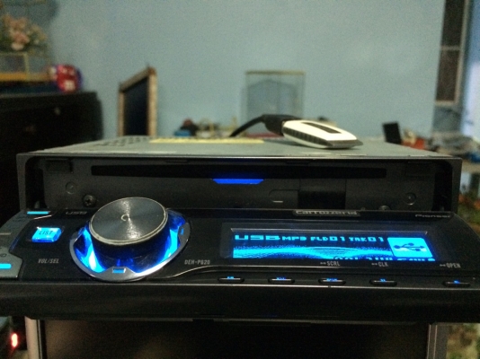 Pioneer DEH-P620 รุ่นใหญ่ USB Ipod MP3-RW CD-RW AUX ปรีเอ้า2ชุด หน้าจดสไลด์ไฟฟ้า กราฟฟิก EQ7แบน คุมกล่องCD มือ2 ญี่ปุ่น