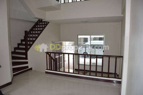 ขายทาวน์โฮม 3 ชั้นสวยๆ ตกแต่งใหม่ บ้านกลางเมือง พระราม 9-ศรีนครินทร์