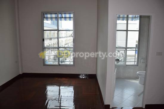 ขายทาวน์โฮม 3 ชั้นสวยๆ ตกแต่งใหม่ บ้านกลางเมือง พระราม 9-ศรีนครินทร์