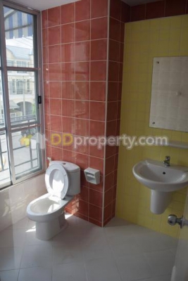 ขายทาวน์โฮม 3 ชั้นสวยๆ ตกแต่งใหม่ บ้านกลางเมือง พระราม 9-ศรีนครินทร์