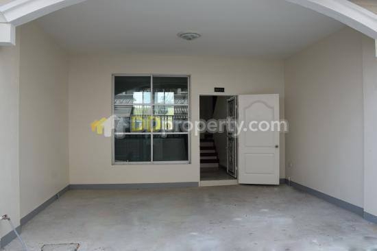 ขายทาวน์โฮม 3 ชั้นสวยๆ ตกแต่งใหม่ บ้านกลางเมือง พระราม 9-ศรีนครินทร์