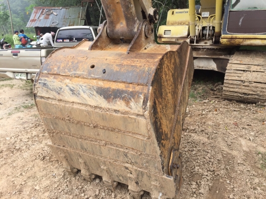 รถขุดPC200-6..ซีเรียลสูง95095 ไฟฟ้ามี เล่มทะเบียนพร้อม..เฟมสวย โซ่ใช้ได้