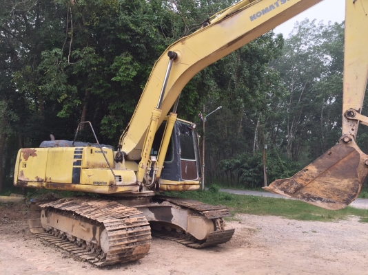 รถขุดPC200-6..ซีเรียลสูง95095 ไฟฟ้ามี เล่มทะเบียนพร้อม..เฟมสวย โซ่ใช้ได้