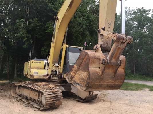 รถขุดPC200-6..ซีเรียลสูง95095 ไฟฟ้ามี เล่มทะเบียนพร้อม..เฟมสวย โซ่ใช้ได้