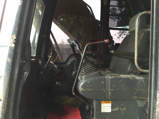 รถขุดPC200-6..ซีเรียลสูง95095 ไฟฟ้ามี เล่มทะเบียนพร้อม..เฟมสวย โซ่ใช้ได้