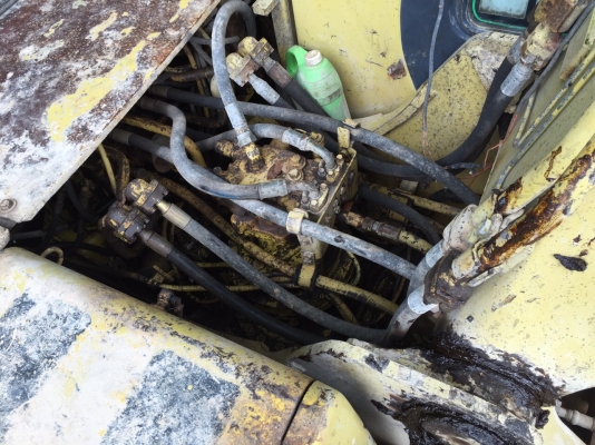 รถขุดPC200-6..ซีเรียลสูง95095 ไฟฟ้ามี เล่มทะเบียนพร้อม..เฟมสวย โซ่ใช้ได้