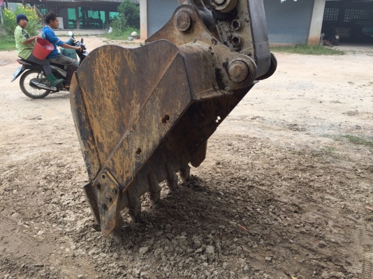 รถขุดPC200-6..ซีเรียลสูง95095 ไฟฟ้ามี เล่มทะเบียนพร้อม..เฟมสวย โซ่ใช้ได้