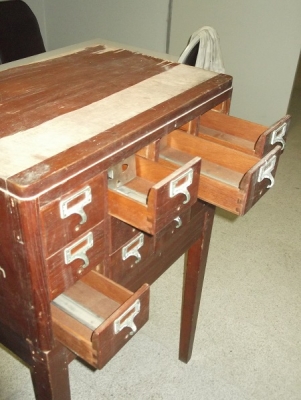 ตู้เทินไม้สักมีลิ้นชักทรงแปลกๆ ตู้เทินไม้สักมีลิ้นชักทรงแปลกๆ