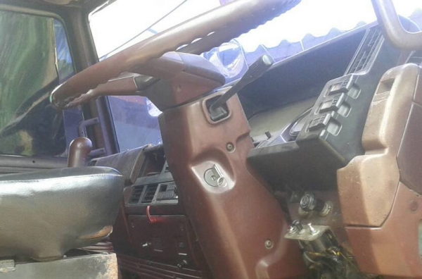 **790,000 บ.ต่อรอง/// เทนเลอร์2เพลา ROCKY-285 **ขาย เทนเลอร์2เพลา ISUZU ROCKY-285แรง ท้ายลาด ขน-ย้าย แบคโฮขนาด 200/320 ต่อใหม่ สีใหม่ สวยๆ พร้อมใช้ ISUZU ROCKY FVZ12MY (ร็อคเล็ก) วางเครื่องHINO EP100-Turbo 285HP (ลงเล่ม)เกียร์6สปีด เครื่องแน่น แห้งๆ แรง เ