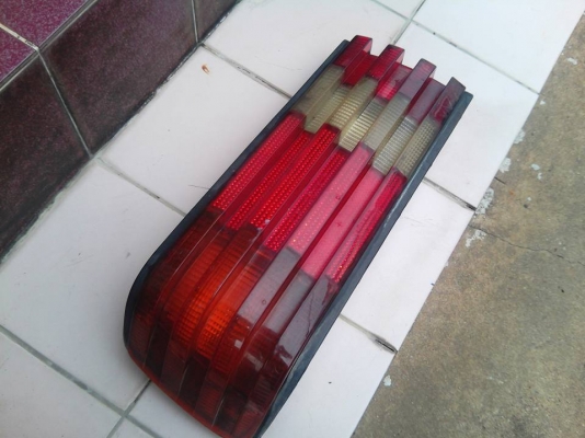 ขายไฟท้ายด้านซ้าย Benz W126