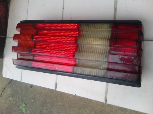 ขายไฟท้ายด้านซ้าย Benz W126