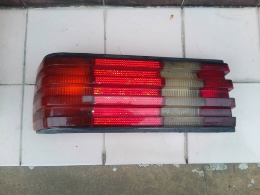 ขายไฟท้ายด้านซ้าย Benz W126