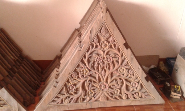 จั่วไม้สักแกะลาย