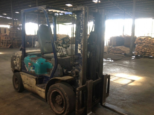 ขายรถฟฮล์คลิฟต์ KOMATSU FD80JT-12 3 ตัน ราคา 200000