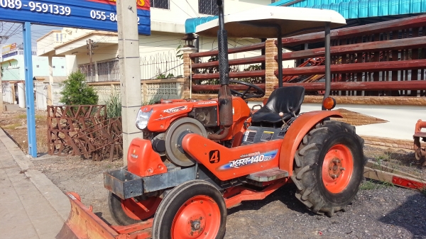 คูโบต้า KRT140 พร้อมใบมีดดันหน้าตราช้าง