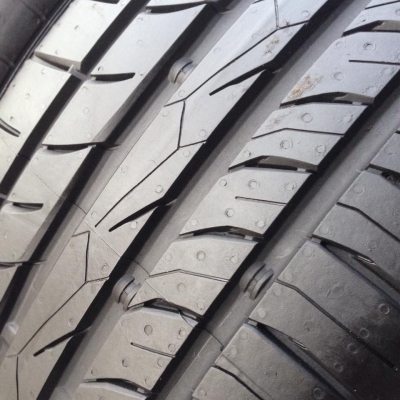 ยาง Continental 225 - 55 - 17 ปี 13 ครบชุด 4 เส้น ยางสวยตุ่มหน้ายางยังอยู่สวยๆไม่มีปะ ไม่บวมดอกเต็มๆยางเหลือเยอะวิ่งใด้อีกนานค่ะ