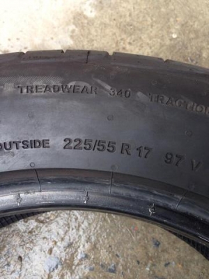 ยาง Continental 225 - 55 - 17 ปี 13 ครบชุด 4 เส้น ยางสวยตุ่มหน้ายางยังอยู่สวยๆไม่มีปะ ไม่บวมดอกเต็มๆยางเหลือเยอะวิ่งใด้อีกนานค่ะ