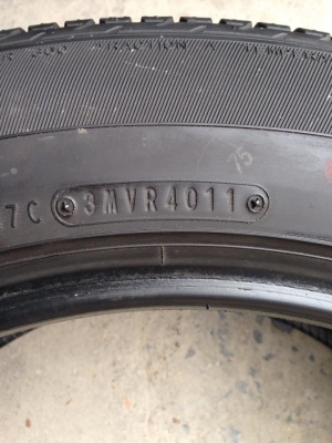 ยาง 235 - 55 - 18 ปี 11 Dunlop made in japan 4 เส้น สภาพสวยๆไม่มีปะไม่บวมดอกยางเหลือเยอะเอาไปใช้กันยาวๆค่ะ