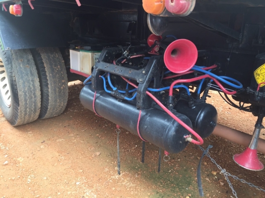 ขายดาวน์..6ล้อดั้ม200แรง ยูโร2 ปี48..รถวยมาก เดิมๆเครื่องไม่เคยแกะ รถไม่เคยชน...