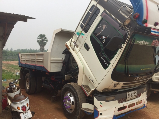 ขายดาวน์..6ล้อดั้ม200แรง ยูโร2 ปี48..รถวยมาก เดิมๆเครื่องไม่เคยแกะ รถไม่เคยชน...