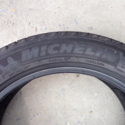 ยาง Michelin 215 - 50 - 17 ปี 12 Maed in Germany ครบชุด 4 เส้น สภาพสวยๆไม่มีปะไม่บวมดอกยางเหลือเยอะวิ่งใด้อีกนานราคาถูกๆ