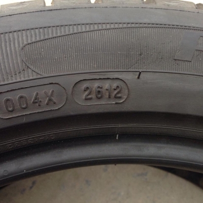 ยาง Michelin 215 - 50 - 17 ปี 12 Maed in Germany ครบชุด 4 เส้น สภาพสวยๆไม่มีปะไม่บวมดอกยางเหลือเยอะวิ่งใด้อีกนานราคาถูกๆ