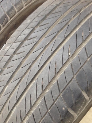 ยาง MAXXIS 205 - 70 - 15 ปี 13 2 เส้น สภาพสวยๆไม่มีปะไม่บวมดอกยางเหลือเยอะวิ่งใด้อีกนานราคาถูกๆ