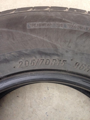 ยาง MAXXIS 205 - 70 - 15 ปี 13 2 เส้น สภาพสวยๆไม่มีปะไม่บวมดอกยางเหลือเยอะวิ่งใด้อีกนานราคาถูกๆ