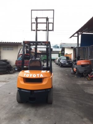 รถฟอล์คลิฟท์ โตโยต้า รุ่น7 ดีเซล เกียออโต้ 2.5 เสา 3เมตร พร้อมเปลื่ยนยางครับ รถฟอล์คลิฟท์ โตโยต้า รุ่น7 ดีเซล เกียออโต้ 2.5 เสา 3เมตร พร้อมเปลื่ยนยางครับ