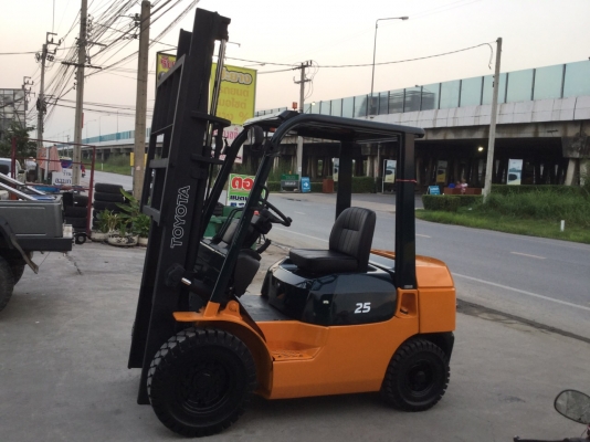 รถฟอล์คลิฟท์ โตโยต้า รุ่น7 ดีเซล เกียออโต้ 2.5 เสา 3เมตร พร้อมเปลื่ยนยางครับ รถฟอล์คลิฟท์ โตโยต้า รุ่น7 ดีเซล เกียออโต้ 2.5 เสา 3เมตร พร้อมเปลื่ยนยางครับ