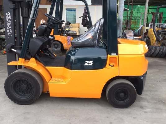 รถฟอล์คลิฟท์ โตโยต้า รุ่น7 ดีเซล เกียออโต้ 2.5 เสา 3เมตร พร้อมเปลื่ยนยางครับ รถฟอล์คลิฟท์ โตโยต้า รุ่น7 ดีเซล เกียออโต้ 2.5 เสา 3เมตร พร้อมเปลื่ยนยางครับ