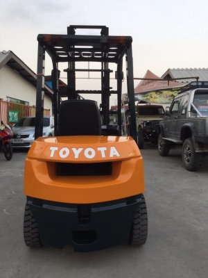 รถฟอล์คลิฟท์ โตโยต้า รุ่น7 ดีเซล เกียออโต้ 2.5 เสา 3เมตร พร้อมเปลื่ยนยางครับ รถฟอล์คลิฟท์ โตโยต้า รุ่น7 ดีเซล เกียออโต้ 2.5 เสา 3เมตร พร้อมเปลื่ยนยางครับ