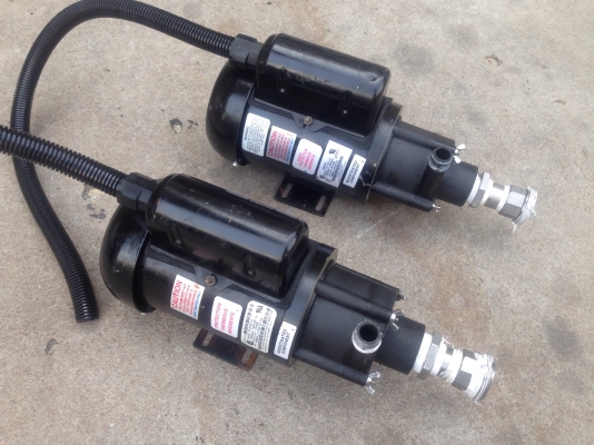 ขายปั้มน้ำหอยโข่งขนาดเล็ก Little giant pump ไฟบ้าน 220V สภาพสวยมาก วิ่งนิ่ม พร้อมใช้งาน ทนการกัดกร่อนสารเคมีได้ครับ มี 2 ชุดครับ