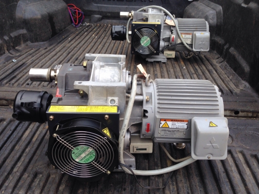 ขายแว็กกั้มปั้มสูญญากาศ Iwata มอเตอร์ mitsubishi 1.5HP. made in Japan เก่าญี่ปุ่นไฟ 220V 3สาย สภาพสวยมาก แรงดูดดี วิ่งนิ่ม พร้อมใช้งาน มี 2ชุดครับ