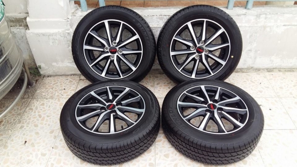 ขายล้อแม็กป้ายแดง Toyota vios trd 15" สนใจติดต่อเล็กคลองสามครับ 081-3747940