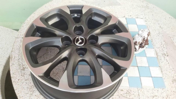 ขายล้อแม็ก Mazda2 15" สนใจติดต่อเล็กคลองสามครับ 081-3747940
